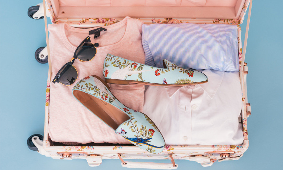 10 Carry-On Essentials for Any Long Airplane Ride | Cartageous.com/Blog